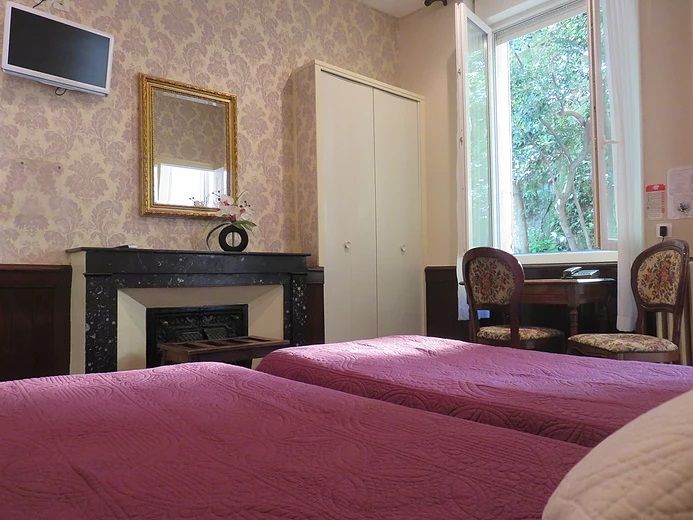 Hôtel Saint Jean - Vals-les-Bains - Slaapkamer