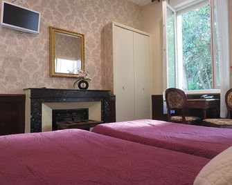 Hôtel Saint Jean - Vals-les-Bains - Slaapkamer