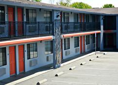 Journey Inn Woodland - Woodland - Gebouw