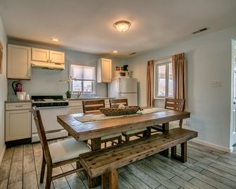 Daytona Inn and Suites - Wildwood - Kitchen