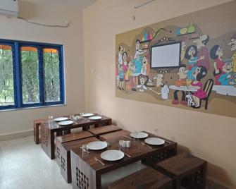 Magemenos:k - Panaji - Dining room