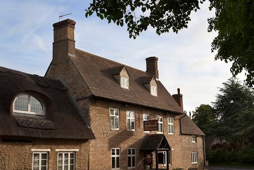 The Dashwood Hotel & Restaurant - Kidlington - Building