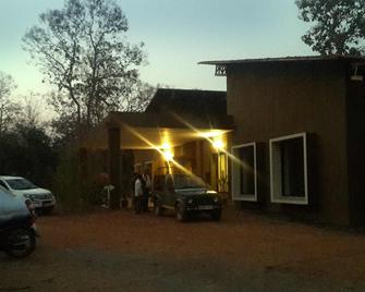 Jharana Jungle Lodge - Khadsangi - Building