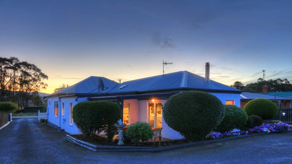 Addlestone House Bed & Breakfast - Saint Marys - Building