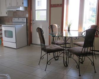 Patala - Hebergement - Sainte-Anne-de-Beaupré - Dining room