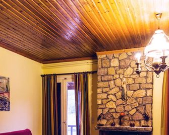 Guesthouse Sinoi - Vytina - Wohnzimmer