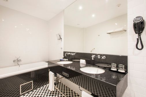 Eurostars Danube Budapest - Budapest - Bathroom