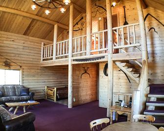 Parade Rest Ranch - West Yellowstone - Living room