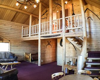 Parade Rest Ranch - West Yellowstone - Salon