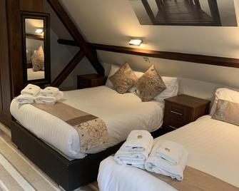 High Tor Hotel - Matlock - Bedroom