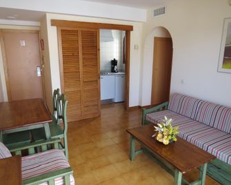 Ona Surfing Playa - Santa Ponsa - Salon