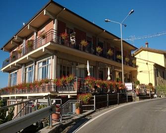 Amelia Dream View Hotel - Momigno - Building