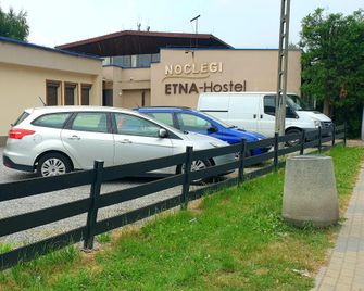 Etna - Hostel -Noclegi Rzeszów 24 Pokoje -Parking- - Rzeszów - Edificio