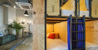 The Kitchen Hostel Ao - Naha - Camera da letto