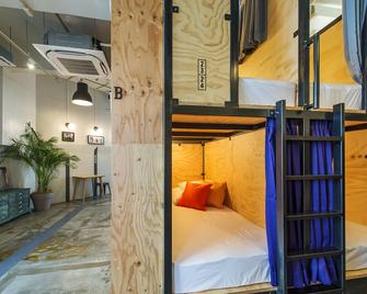 The Kitchen Hostel Ao - Naha - Bedroom