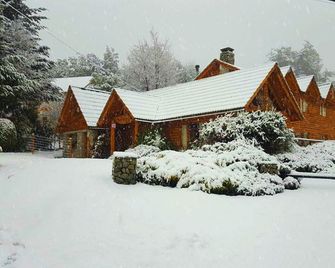 Hosteria Epulen - Villa La Angostura - Building