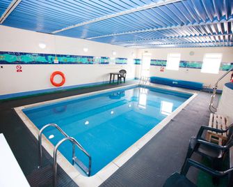 Magnuson Hotel Sandy Lodge Newquay - 紐基 - 游泳池