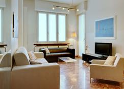 Milan Apartment Rental - Milano - Oturma odası