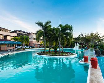 Northland Resort Hotel - Manapla - Piscina