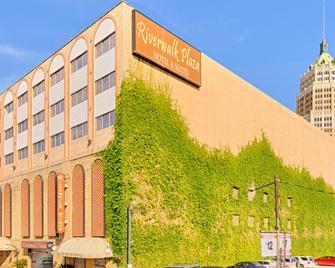 Riverwalk Plaza Hotel - San Antonio - Building