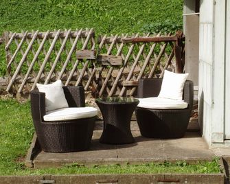 B&B Tomsi - Pratteln - Innenhof