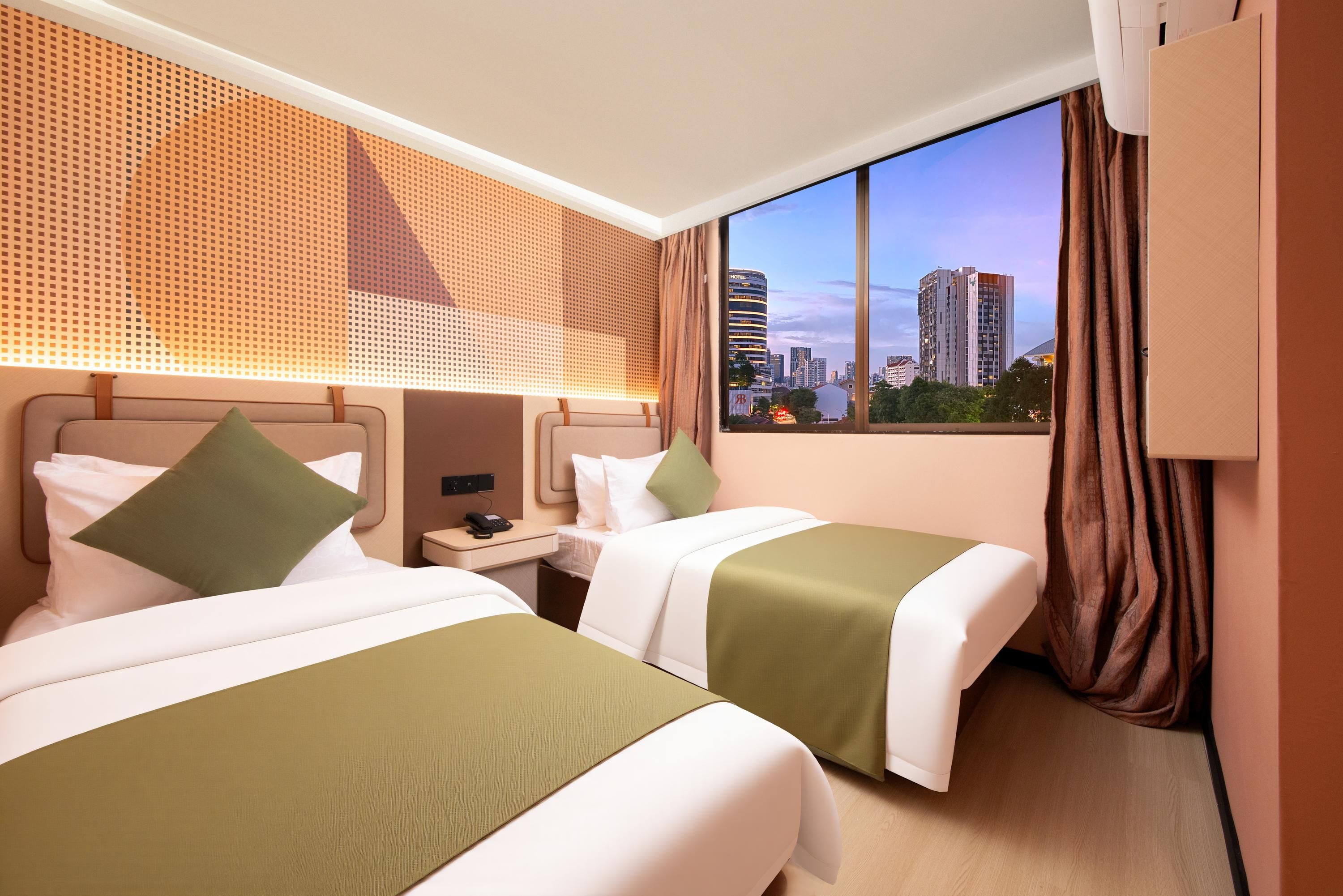 Hotel 165 - Newly Renovated