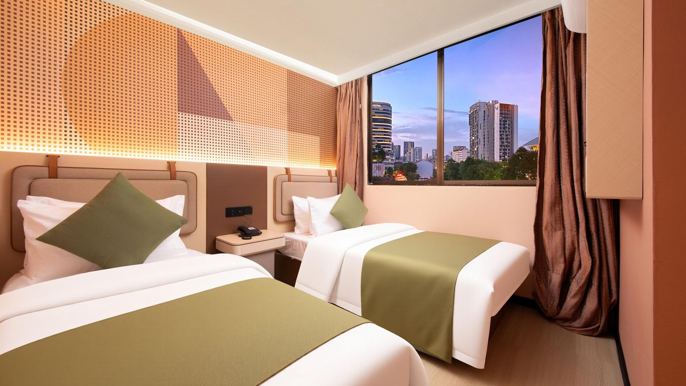 Hotel 165 - Newly Renovated