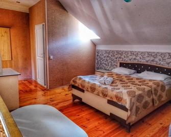 F Garden Hotel Sheki - Sheki - Спальня