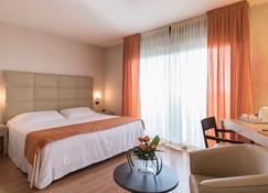 Hotel Donatello Imola - Imola - Slaapkamer