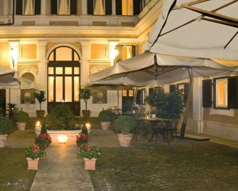 Antico Palazzo Rospigliosi - Rom - Außenansicht