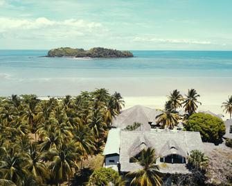 فندق وسبا نوزي بي - نوسي بي - شاطئ