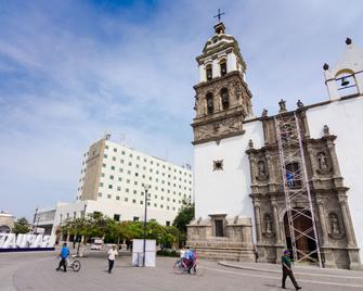 San Francisco Business Class - Irapuato - Näkymät ulkona