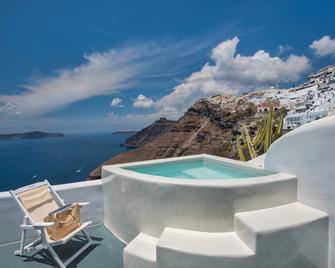 Athina Luxury Suites - Thera - Pool