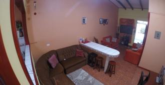 Casa Quepos - Quepos - Living room