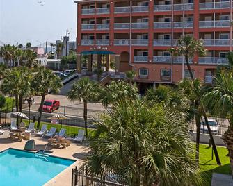Quality Inn and Suites Beachfront - Galveston - Building