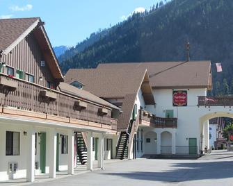 Fairbridge Inn & Suites - Leavenworth - Building
