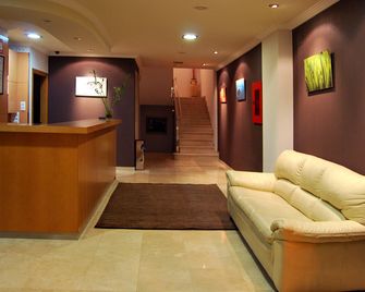 Hotel Plaza - Portonovo - Рецепція