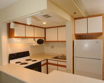 Clive Hotel & Suites - Clive - Keuken