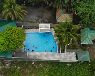 Golden Vine Beach Resort - Infanta - Pool