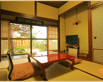 Ueda Onsen Shoen Jukyuan - Ueda - Living room