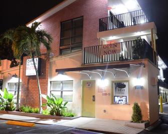 Carl's El Padre Motel - Miami - Building