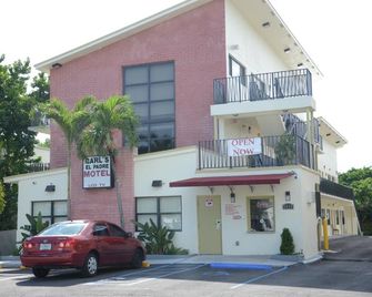 Carl's El Padre Motel - Miami - Building