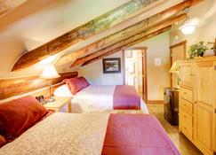 Historic Tamarack Lodge & Cabins - Martin City - Schlafzimmer