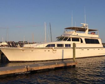 Ocean Romance Dockside Bed & Breakfast Yacht - Newport - Edificio