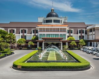 Summit Windmill Golf Suite Hotel at Suvarnabhumi - Bangkok - Utomhus
