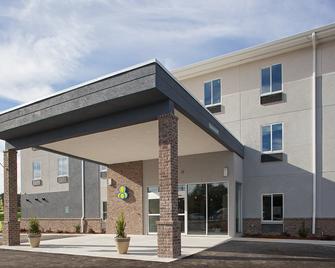 Iris Garden Inn - Garden City - Building