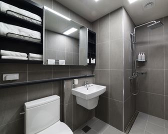 World Sky Residence Hotel - Sokcho - Casa de banho