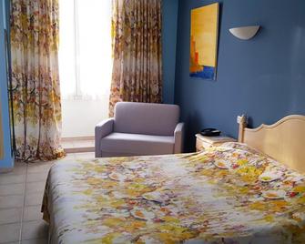 Hôtel Les Palmiers - Saint-Tropez - Bedroom