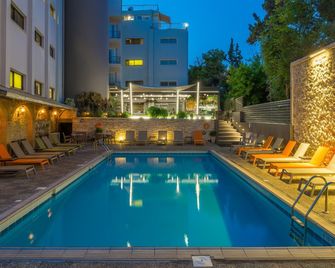 Palmyra Beach Hotel - גליפאדה - בריכה