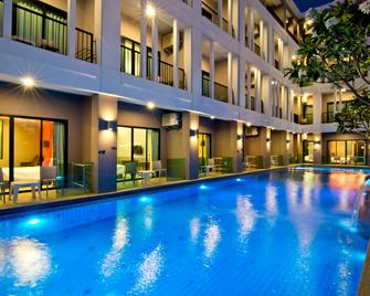 Hotel J Residence Pattaya - Pattaya - Pool